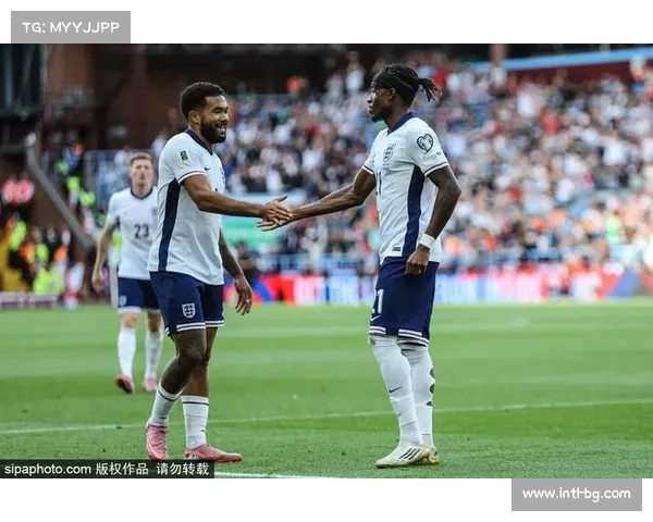 罗杰斯精准直塞马杜埃凯单刀破门英格兰领先2-0锁定胜局 罗杰斯精准直塞马杜埃凯单刀破门英格兰领先2-0锁定胜局