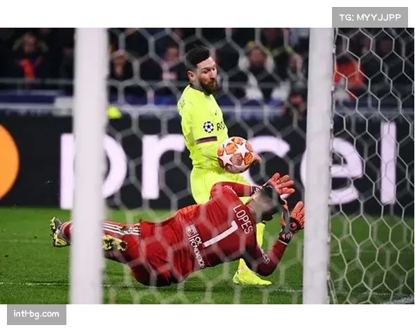 通讯：莱切门将法尔科内多次神扑，零封对手帮助球队拿到宝贵一分