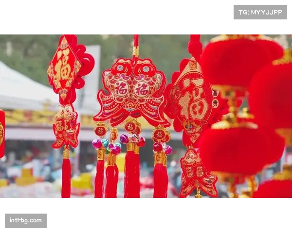 看台出现中国春节元素装饰，庆祝农历新年